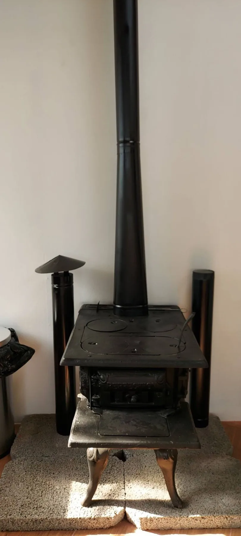 Cast-iron wood-burning stove